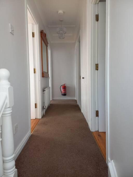 Вилла Large 4Bed Available Long-Term In Леттеркенни Экстерьер фото