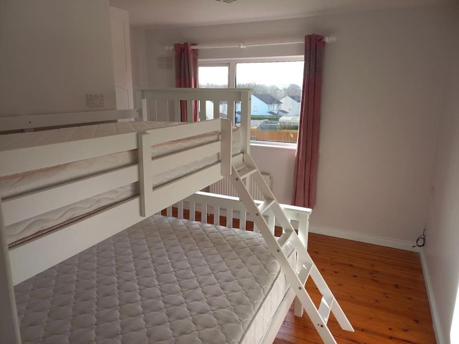 Вилла Large 4Bed Available Long-Term In Леттеркенни Экстерьер фото